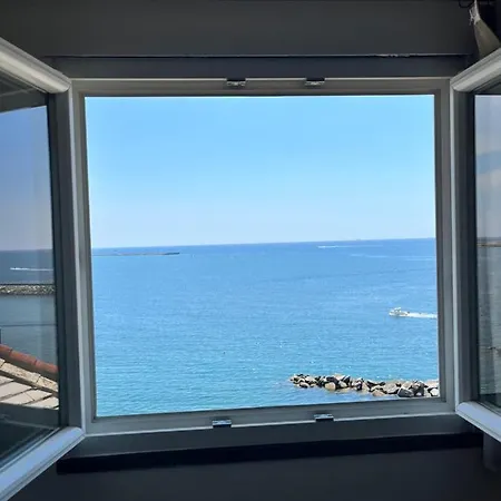 Brand New With Seaview & Private Parking Appartement Gênes
